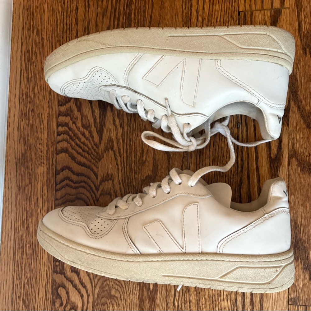 Veja Sneakers in good used condition European size 39 or women’s 8.5.